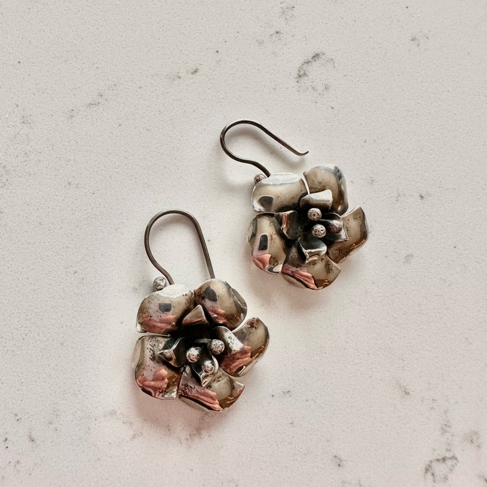 Sterling silver flower drop earring EUC